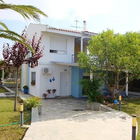 Villa With Private Garden In Halkidiki